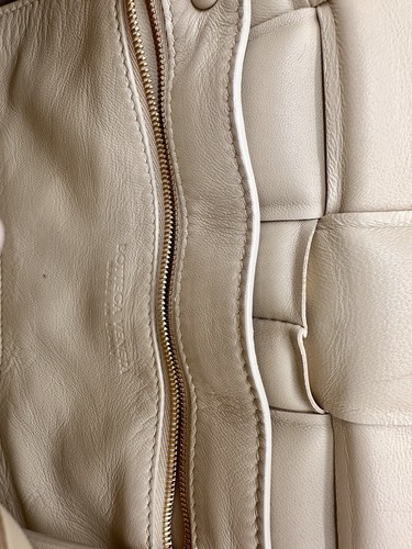 Bottega Veneta Cassette Padded Classic Leder Interecciato Schultertasche beige - Bild 2 von 12