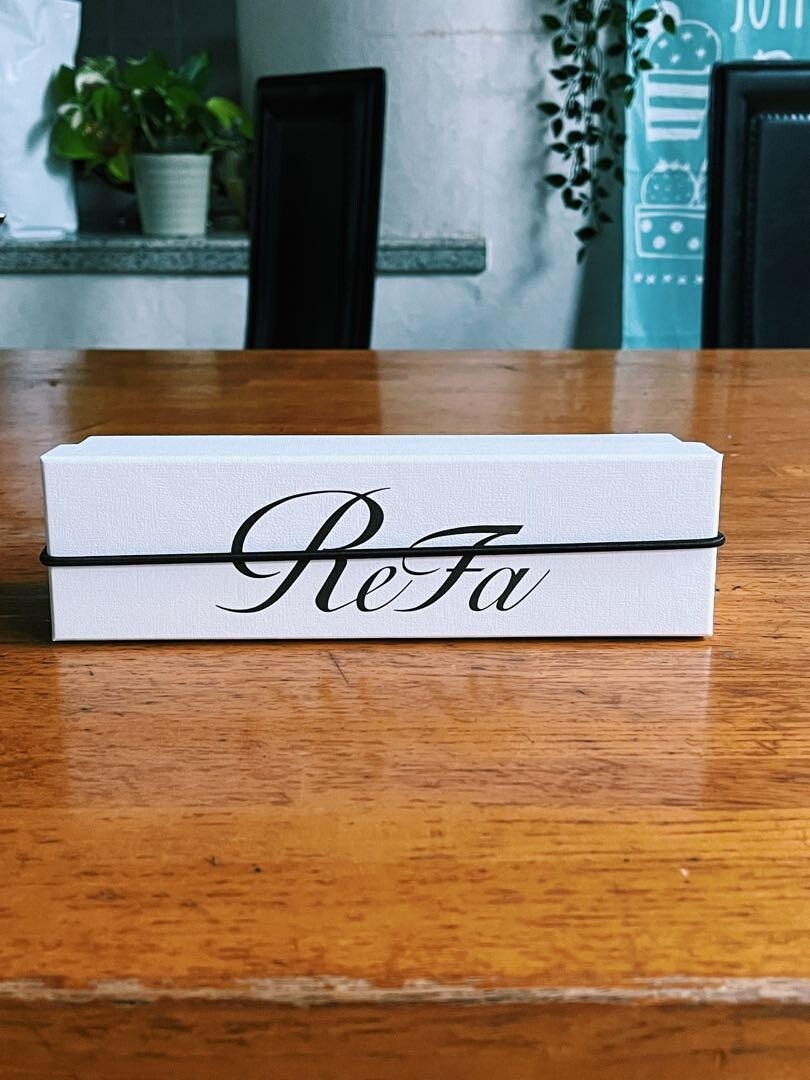 ReFa - 新品同様 RE-AI02A ReFa BEAUTECH FINGER IRON MTG ReFa BEAUTECH FINGER IRON RE-AI02A [ホワイト] 価格比較