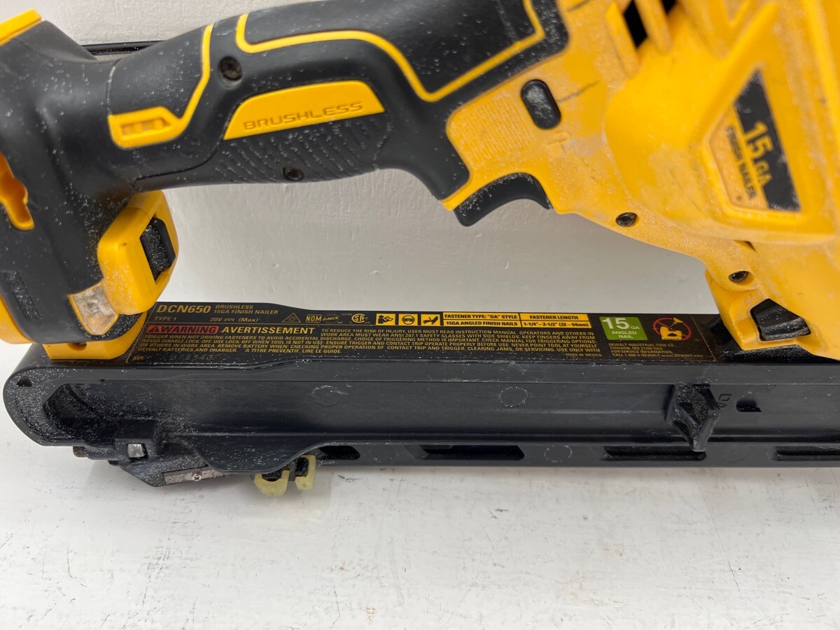 Dewalt DCN650 20V MAX Cordless LithiumIon 15 Gauge 15Ga Angled Finish