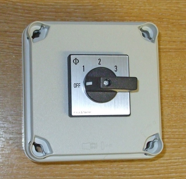 Mains 240v power selector switch 16amp 2 pole 3 way with mounting box