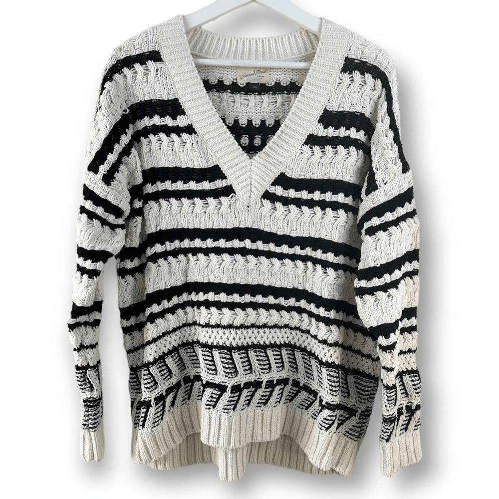 Universal Thread Women's XL Chunky Knit V-Neck Sweater Black Cream Wide Stripe