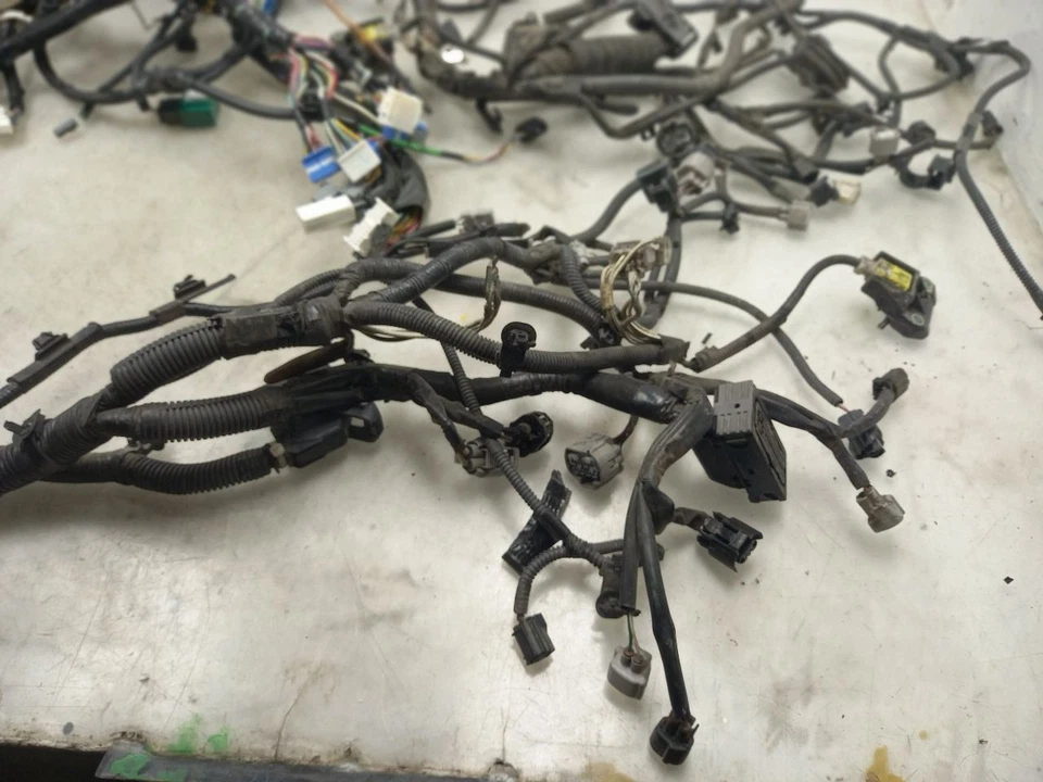 10 11 12 LEXUS RX450H COMPARTIMENTO MOTOR CAJA DE FUSIBLES Y ARNÉS HÍBRIDO Foto 2 de 4