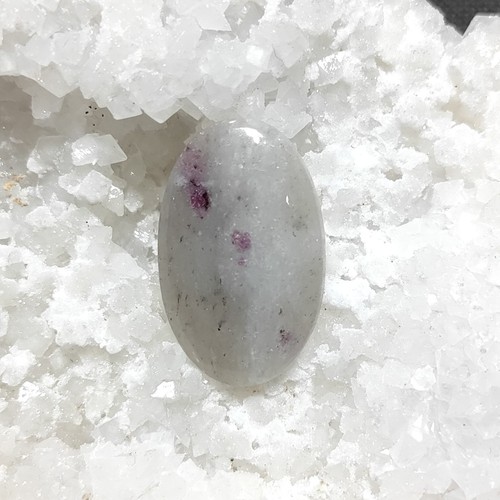 Tugtupite Stone Ruby In Quartz Stone Natural Cabochon Gemstone 27 Cts. ME-13887 - Picture 3 of 3