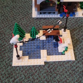 LEGO Creator Expert 10216 Winter Village Bakery 2010- Incomplete READ 