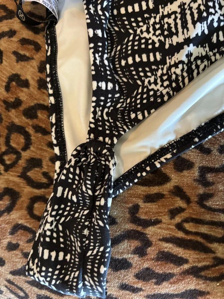 VIX Black & White Geometric Bikini Bottom Swim Medium New - Image 2 of 4
