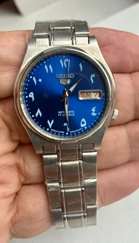 SEIKO 5 vintage automatic watch, 17 jewels, Arabic numerals Eng. & Ger. day/date