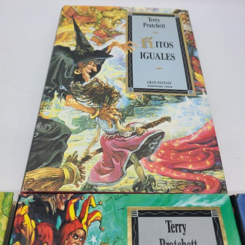 Terry Pratchett - Lot Of 7 HC Adventure Novels Written in Spanish Vintage 1990s - Picture 8 of 11