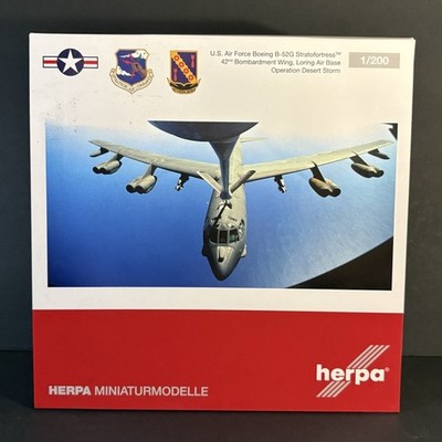 Herpa 1:200 USAF Boeing B-52 Stratofortress 58-0216 572002 Thunder