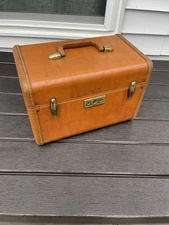 VINTAGE SAMSONITE TRAIN CASE STREAMLITE HARD SIDE SUITCASE BROWN MIRROR LUGGAGE.
