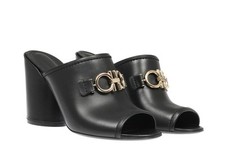 NEW SALVATORE FERRAGAMO ROBINS GANCINI HEELS SANDALS SHOES 9 C