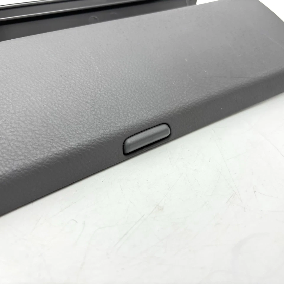 Крышка двери отсека для хранения верхний перчаточный ящик 04–10 Toyota Sienna от оригинального производителя 55511ae010 - Изображение 3 из 4