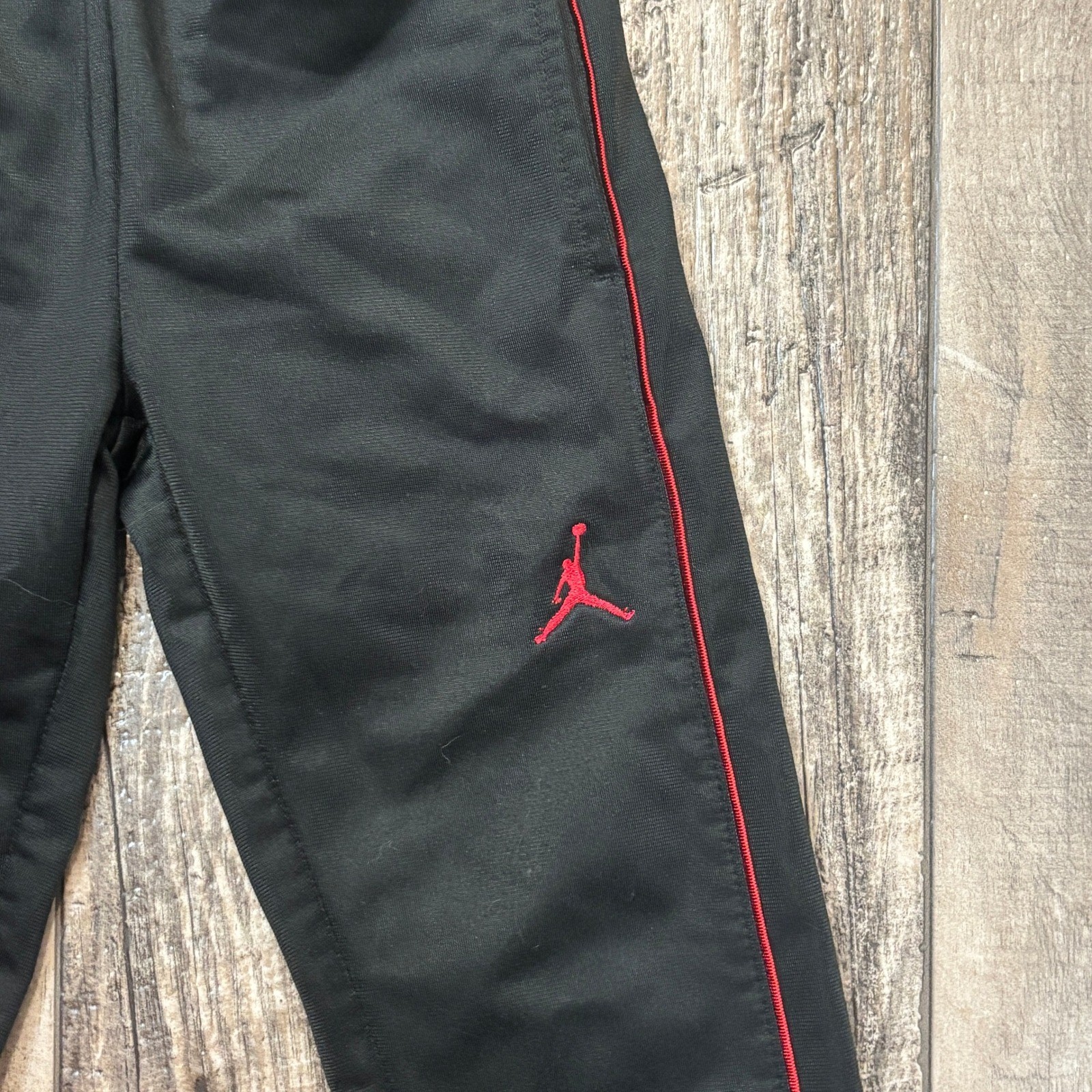 Kids Jordan Black Track Pants Red Stripe Joggers Size 4 XS thumbnail 2