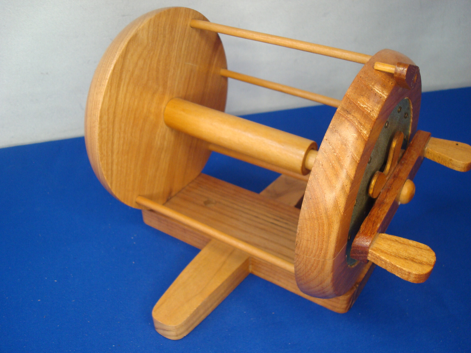 FISHING REEL NOVELTY TOILET PAPER HOLDER BY RIVERS EDGE eBay