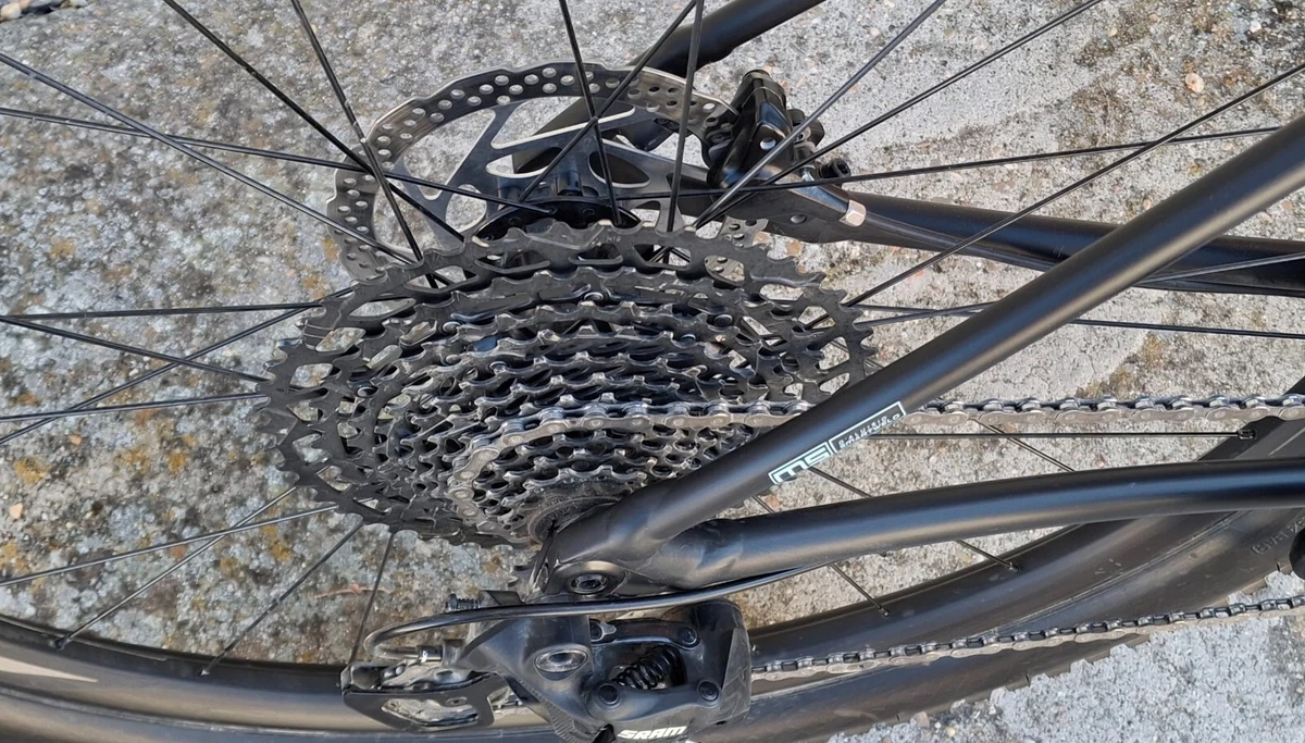 Bicicleta de montaña SPECIALIZED Chisel de 29 pulgadas como nueva