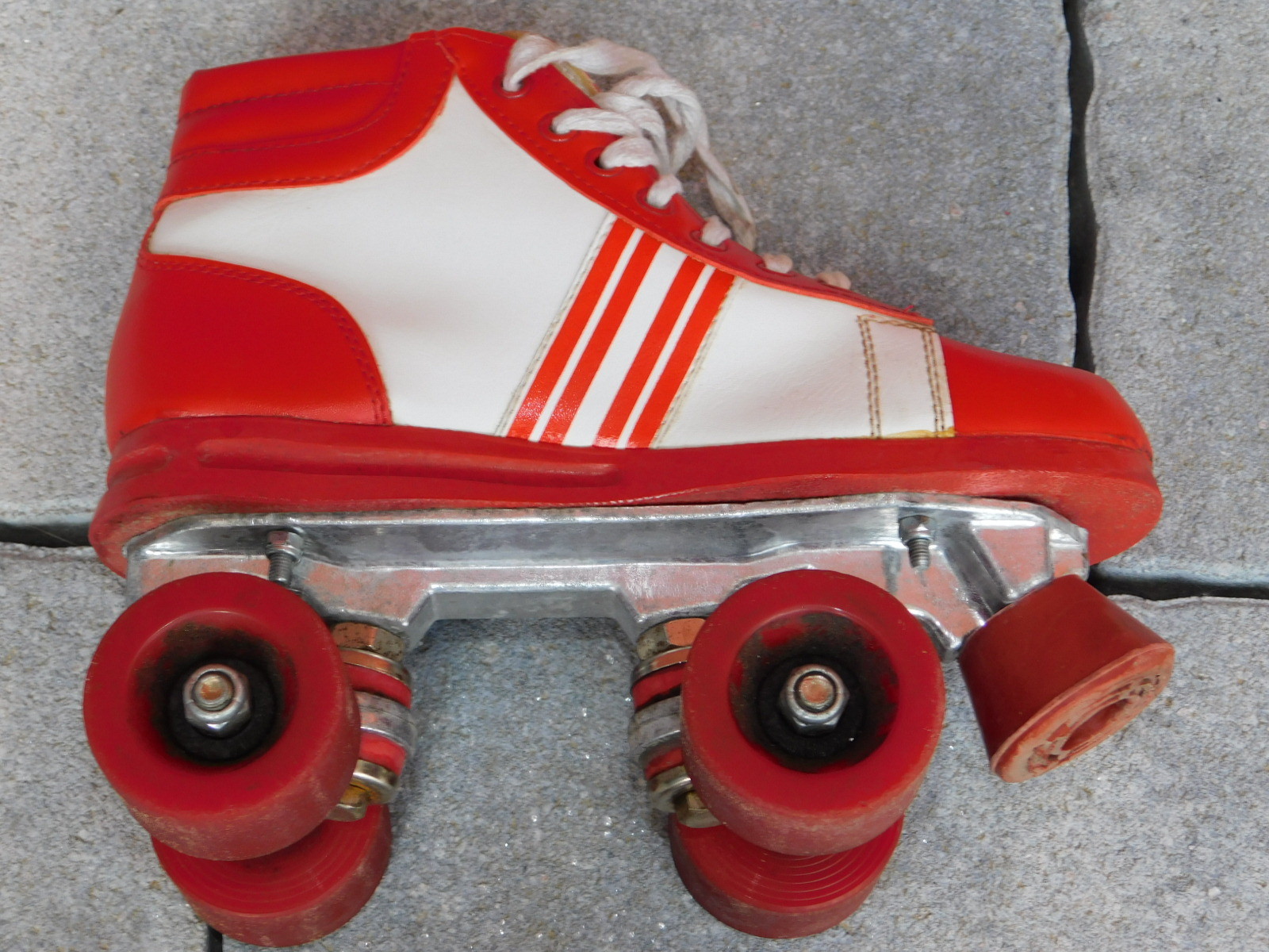 ORIGINAL vintage LOT 2 PATINS à ROULETTE PLAYCREW shoes Roller skates