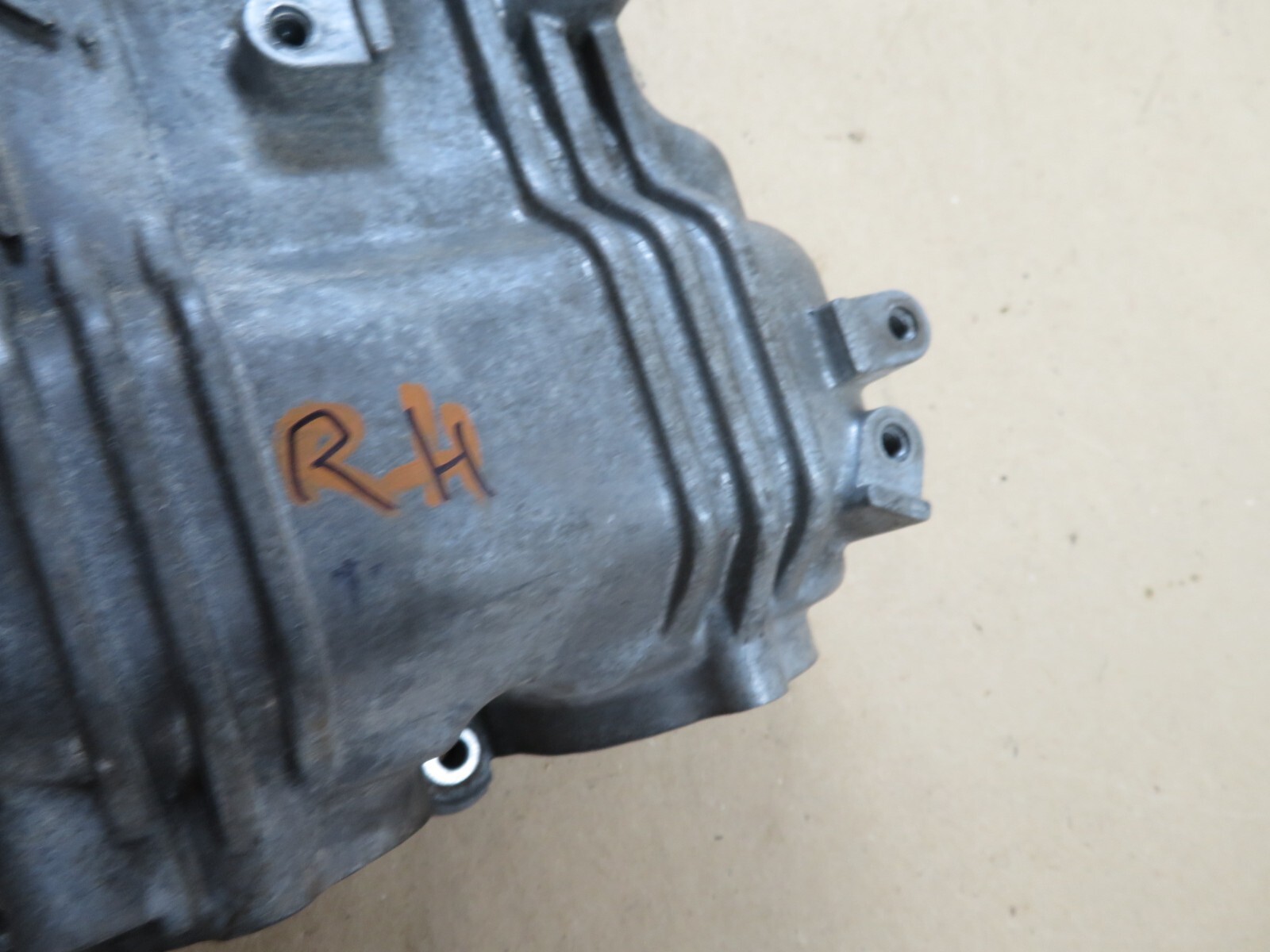 2014-2017 MASERATI GHIBLI SQ4 3.0L TWIN TURBO ENGINE RIGHT SIDE VALVE COVER OEM