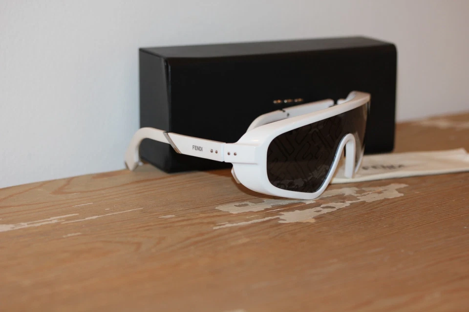 Gafas de sol FENDI Graffic espejadas *lente con logotipo FF* con escudo deportivo marco blanco ~ RARAS Foto 2 de 4