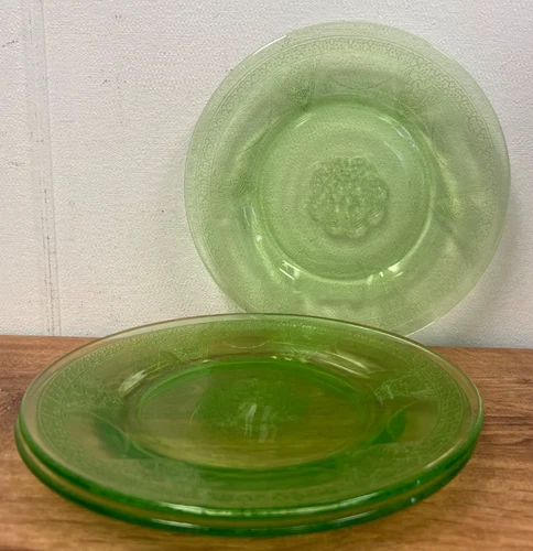Set of 3 Federal Georgian Lovebirds Vintage Green Depression Glass Plates Glow