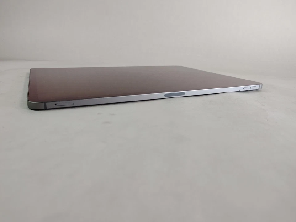 Apple iPad Pro 12.9" (6th Gen) A2764 128 GB iOS 26.0 (Wi-Fi + 5G) Unlocked - Image 4 of 4