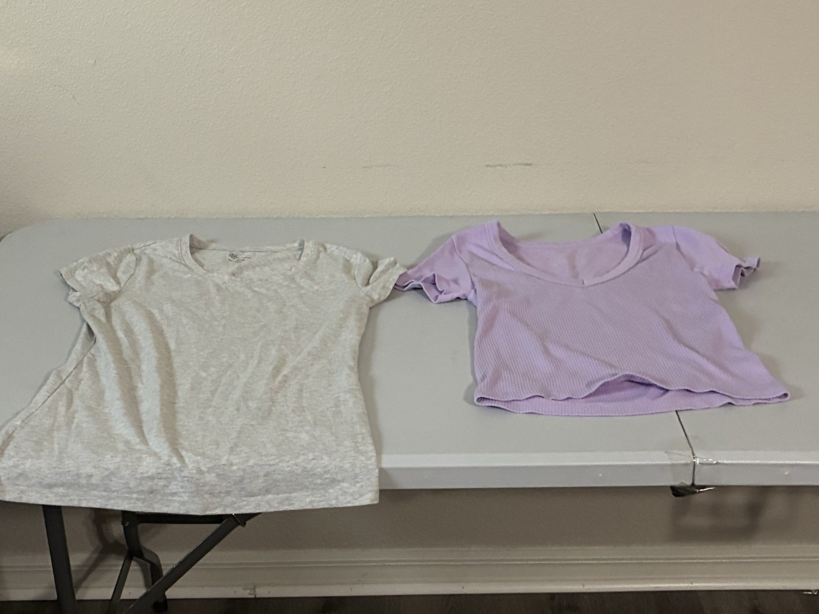 Women’s 2 Shirt Lot No Boundaries Grey And Lilac Size Medium