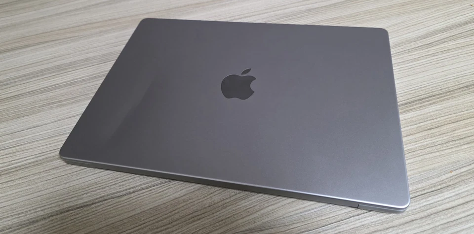 Macbook Pro M1 Pro 2021, 14 inch, 16gb, 512gb SSD, Space Grey - Broken Screen - Image 3 of 4