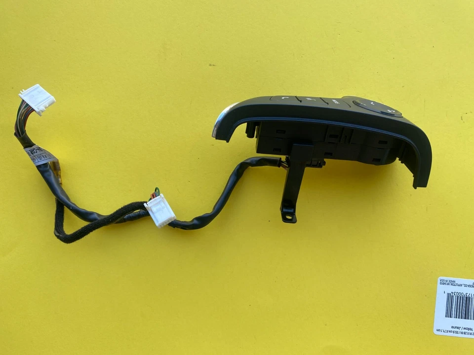 Interruptor de control de crucero del volante Hyundai Genesis 2009-2012 OEM 96700-3M003 Foto 3 de 4