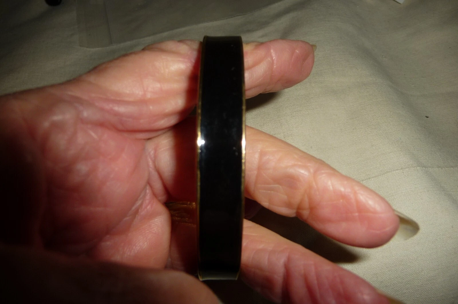 #1517A BRACCIALE BRACCIALETTO VINTAGE 1 2" CON TONO ORO con SMALTO NERO di KATE SPADE NY