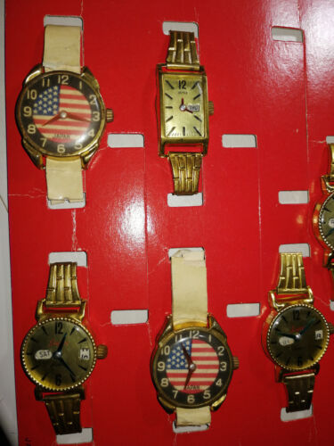 8 OROLOGI GIOCATTOLO IN LATTA CON ESPOSITORE anni 60 - Made in Japan - Foto 2 di 5