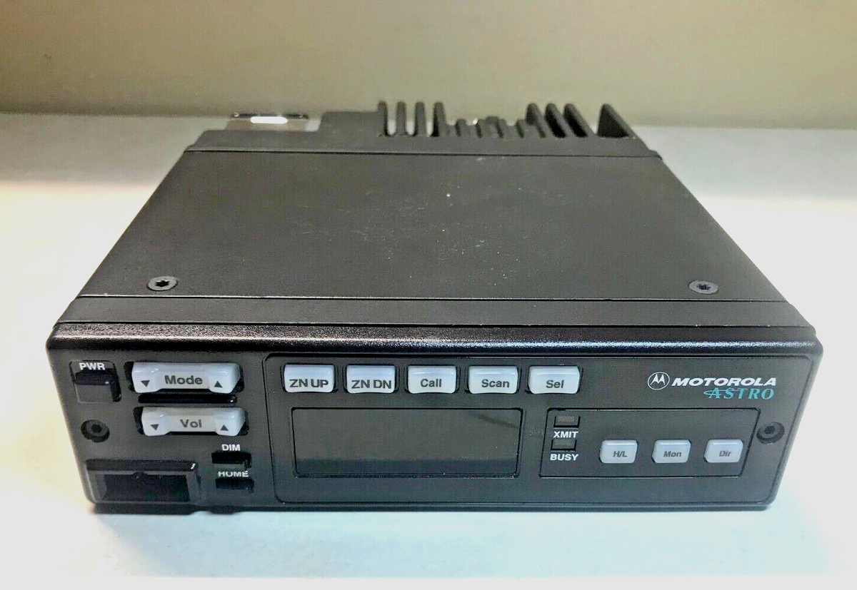 Motorola Astro Spectra UHF Mobile Radio D04SKF9PW5AN 482-512 MHz