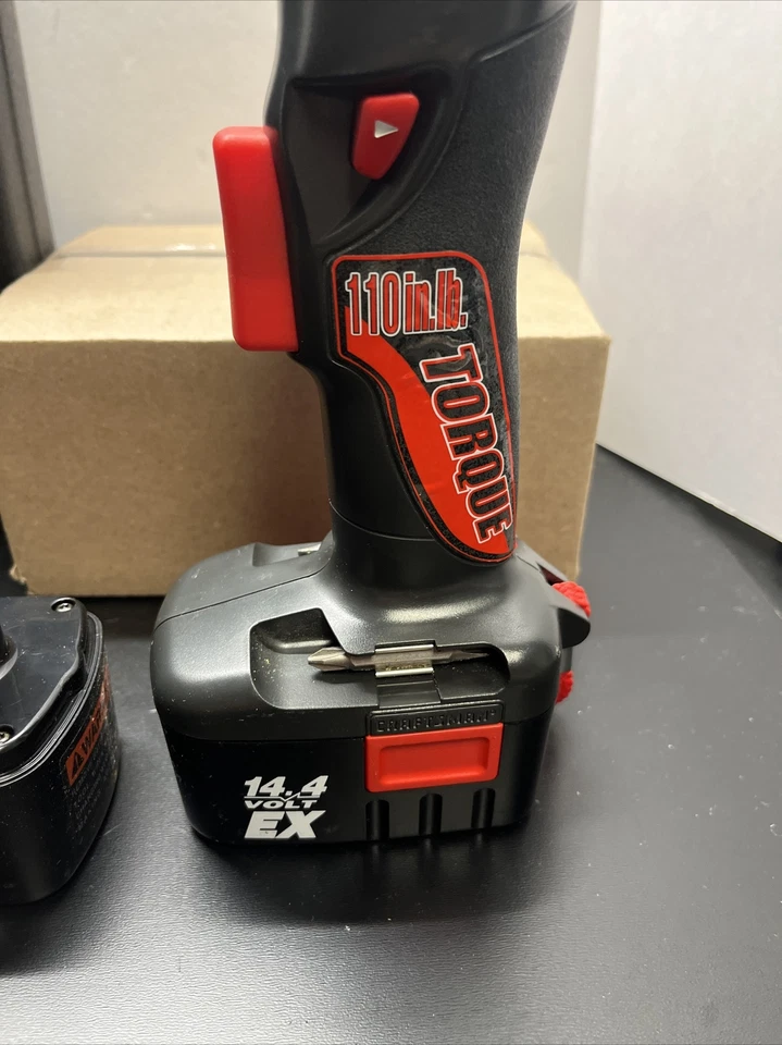 Taladro atornillador de ángulo recto Craftsman 1325101 3/8” 14,4 voltios 2 baterías Foto 3 de 4