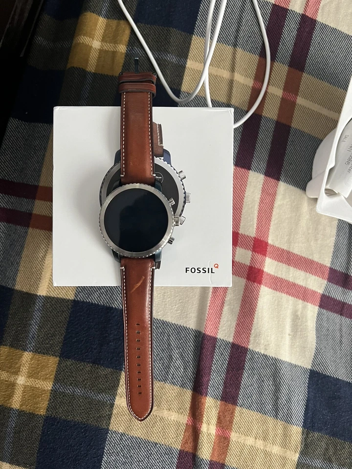 Reloj inteligente Fossil Gen 3 Q Venture equipaje cuero - FTW6007 Foto 2 de 2