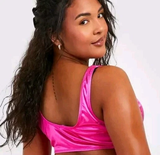 NUEVO CON ETIQUETAS BOOHOO Essentials Top de Bikini Escote Satinado Rosa Metálico Talla EE. UU. 16 Fiesta Rave Foto 3 de 4