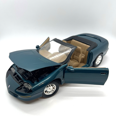 ✓ ERTL 1996 Chevrolet Camaro Z28 1:18 Scale Die Cast Collectors