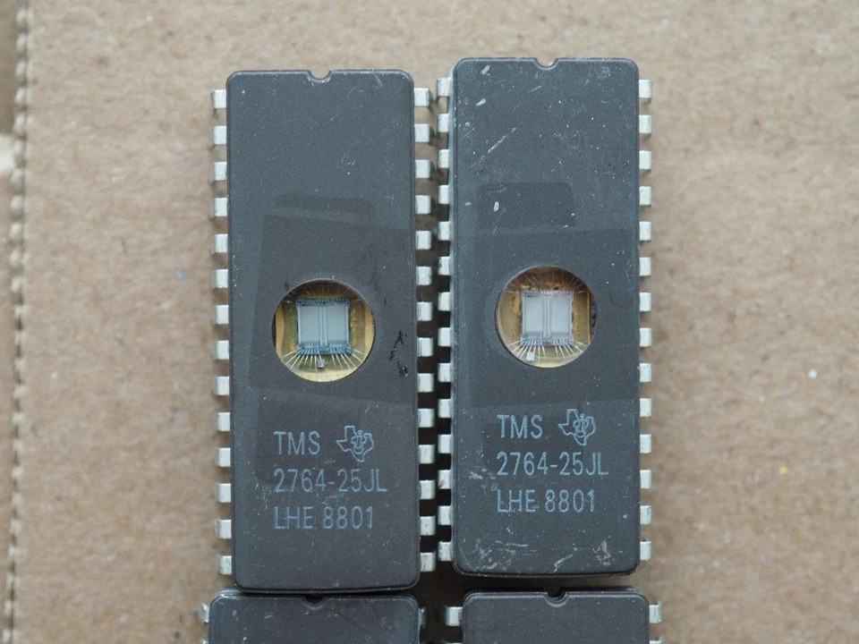 3x TI TMS 2764-25JL y 1x AMD AM2764-25DC memoria EPROM UVPROM 8KX8 250Ns CDIP28 Foto 3 de 4