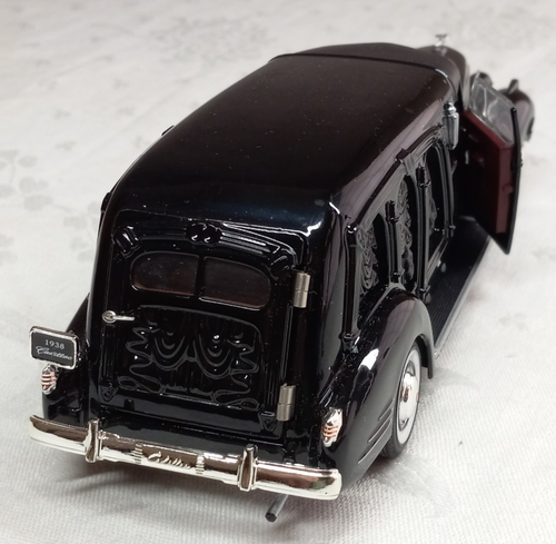 Loose 1938 Cadillac Panel Car Hearse with Coffin Signature 1:32 Scale - Picture 11 of 12