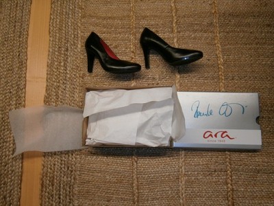 ara Pumps Damen schwarz Gr. 5 mit Autogramm Frauke Ludowig auf Karton NEU