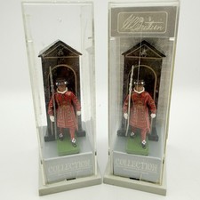 VINTAGE Britains Petite Beefeater Metal Toy Soldier Sentry Box England Set of 2