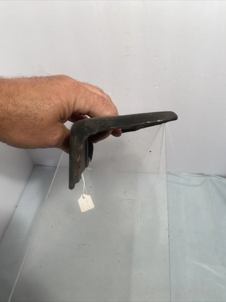 Soporte de pestillo de capó superior Ford Galaxie 500 1966 OEM usado Foto 4 de 4