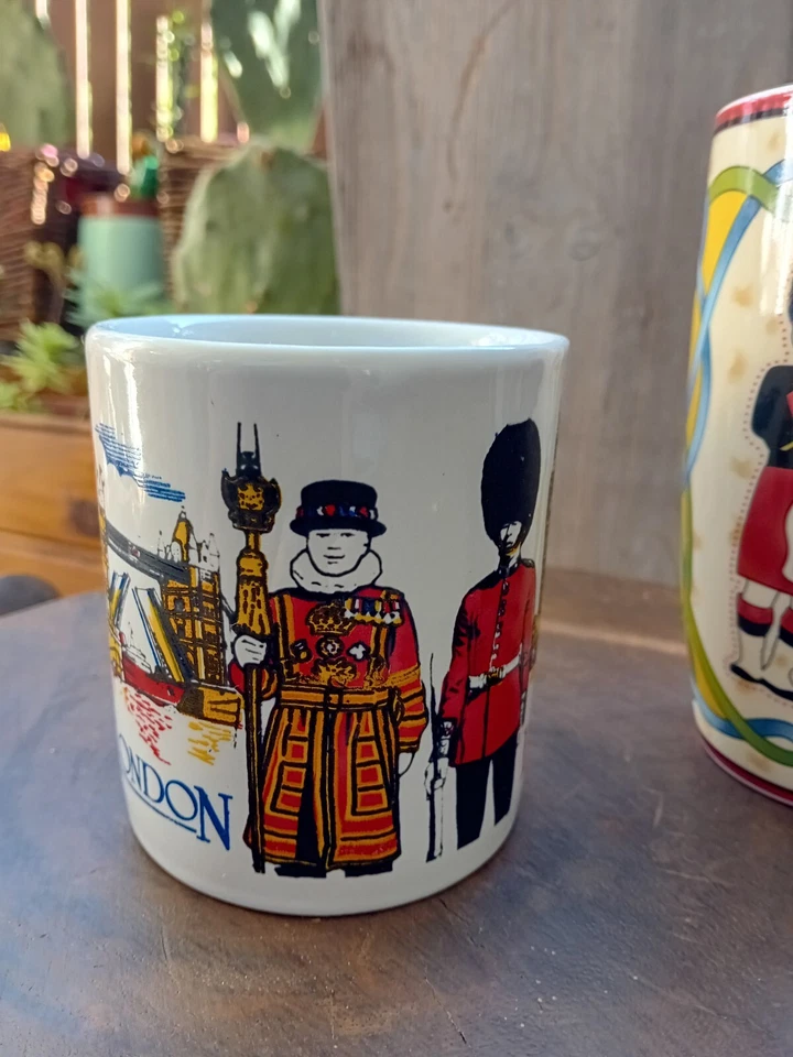 2 MUGS CERAMIQUE PALACE QUEEN'S & ECOSSAIS CELTIQUE PORCELAINE CENDRE D'OS - Photo 2/4