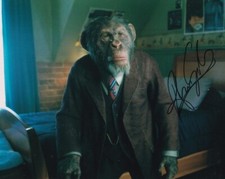 ADAM GODLEY signed Autogramm 20x25cm THE UMBRELLA ACADEMY in Person autograph