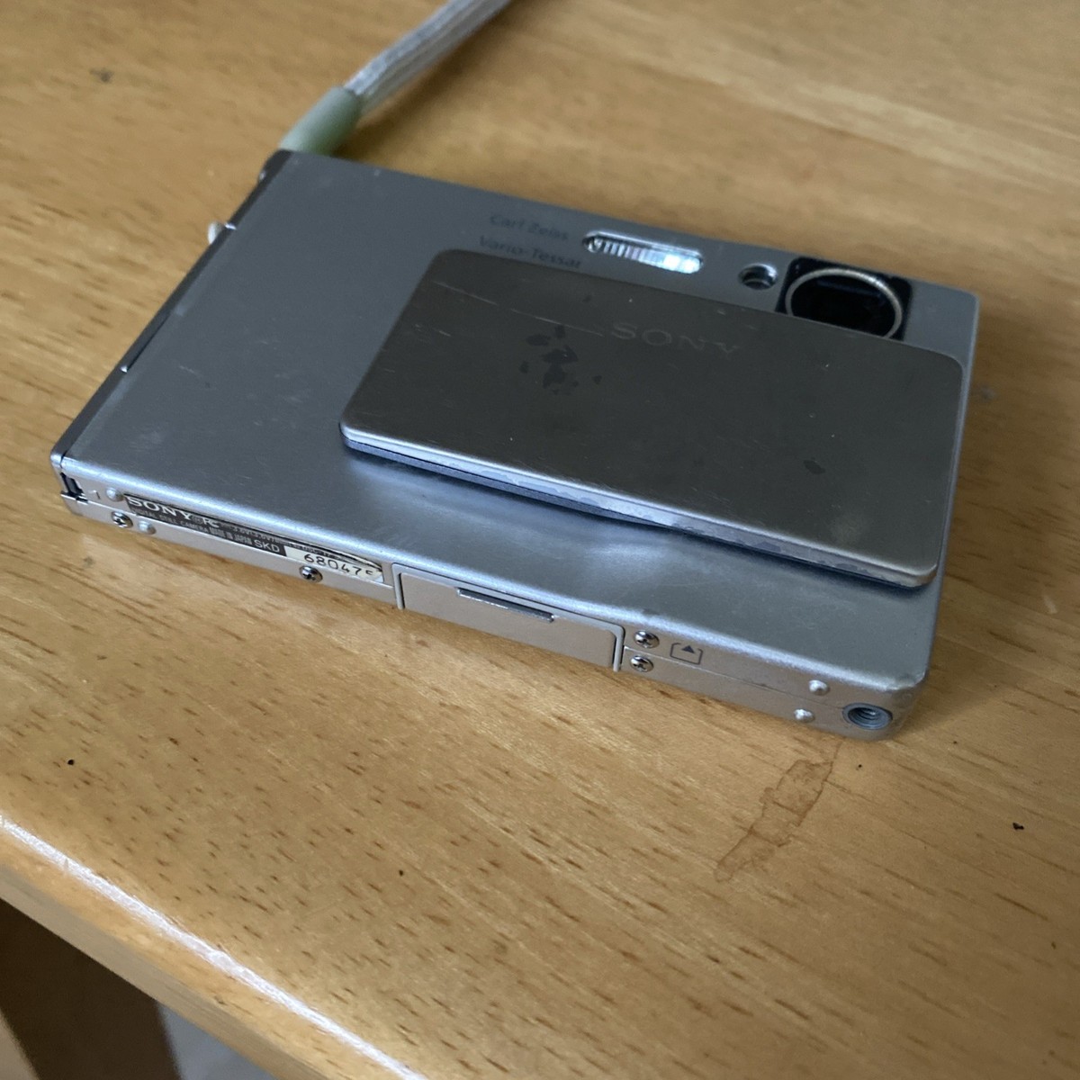 Sony Cyber-shot DSC-T7 5.1MP Digital Camera Silver Memory