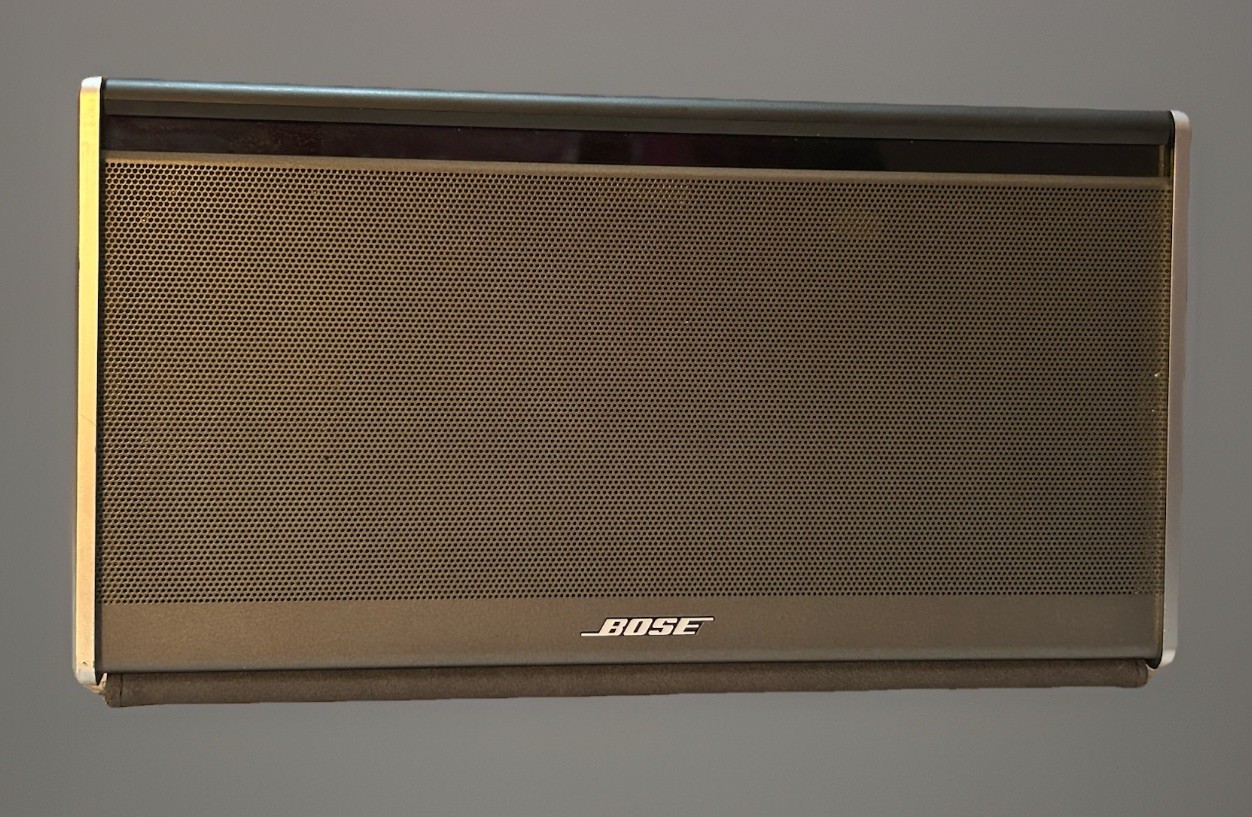 Bose SoundLink Wireless Bluetooth Nylon Mobile Speaker 404600 Wall & Car Charger