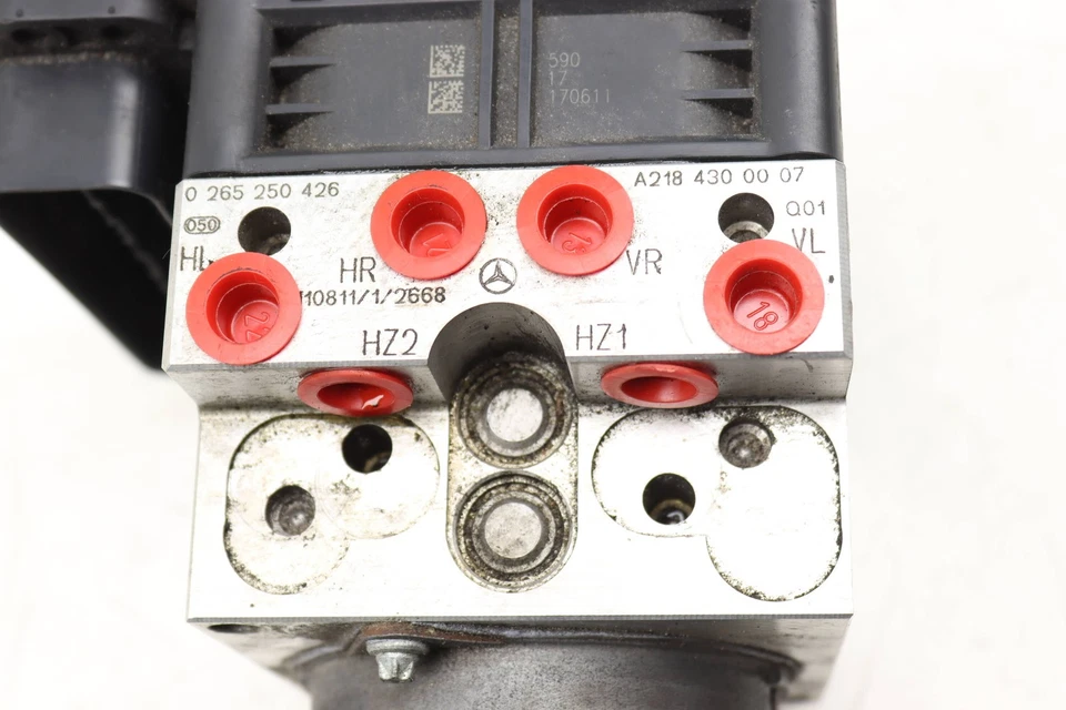 Mercedes-Benz E63 AMG 2012-2013 5,5 L - BOMBA ABS / unidad de módulo 2184312612 Foto 2 de 4