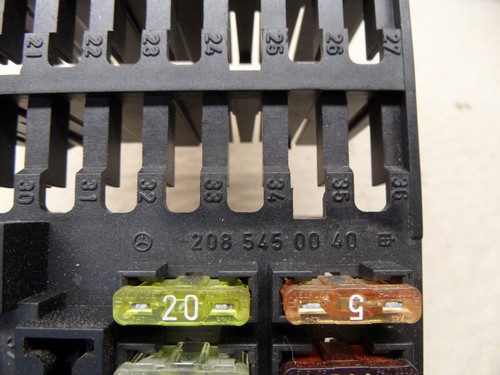 Mercedes Benz W210 W208 Fuse Box 2085450040 - Picture 3 of 3