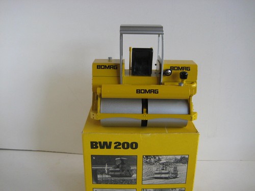 BOMAG BW 200 WALZE #2950.2 CONRAD 1:24 OVP