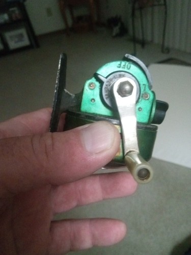 Johnson Century Model 100-A Vintage Fishing Reel - Picture 3 of 4