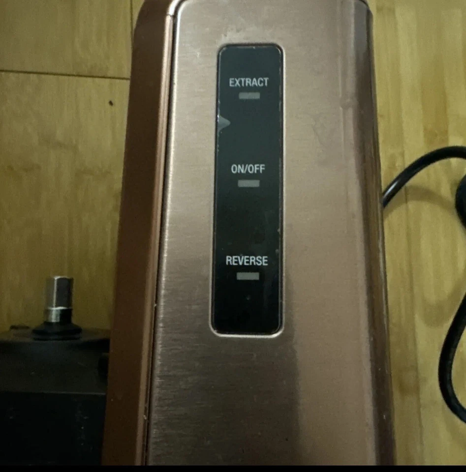 Медленная соковыжималка Hurom HZ-LBB17 с альфа-рычагом - розовое золото б/у - Изображение 3 из 4