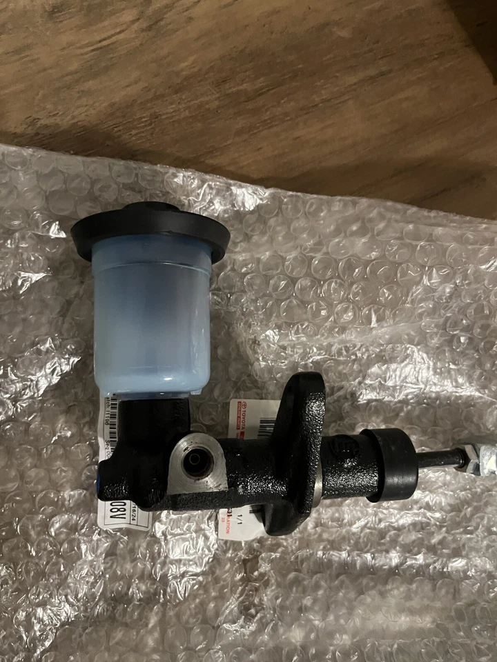 Cilindro maestro de embrague de transmisión Aisin OEM para camioneta Toyota 4Runner Cressida Foto 2 de 4