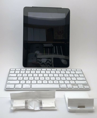 Apple iPad 9.7-Inch 1st Gen 64GB Black (2010) with Keyboard BUNDLE - READ DESC. - Afbeelding 4 van 12