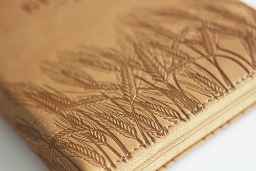 Ukrainian Bible Small 13x19 cm with References Zipper, Golden Edges Біблія - Picture 3 of 5